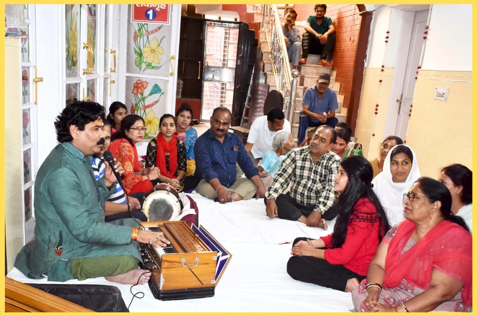 Distribution of sherbet to provide relief from the heat in faridabad